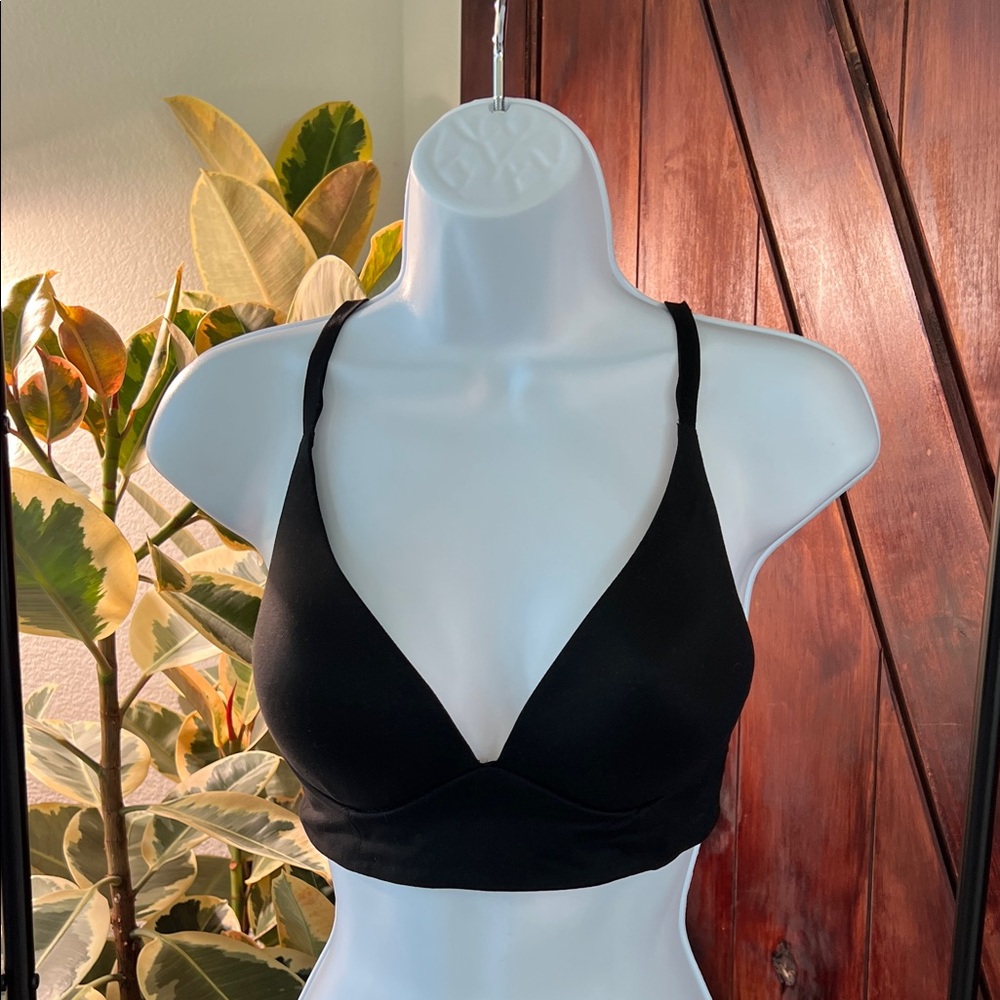Lightly lined plunge bra